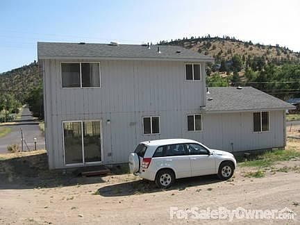 2nd image of 1529 SW Park Dr