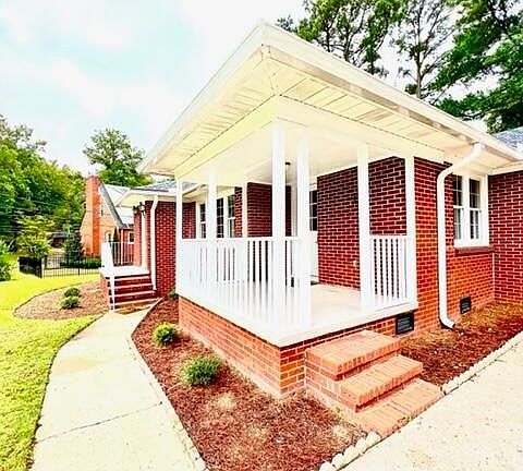 2nd image of 1627 Longwood Dr
