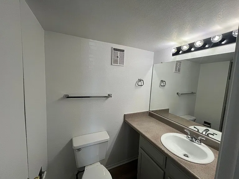 1075 S Elkhart Way — Photo 29