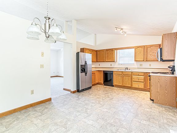 3rd image of 10 N Blackwood Ct