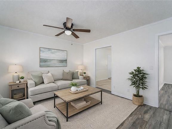 5th image of 2122 Lakeview Dr