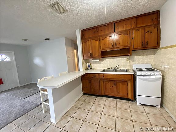 4th image of 815 E 24th Ave