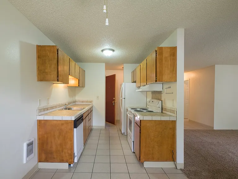Iron Rock Apartments — Photo 6