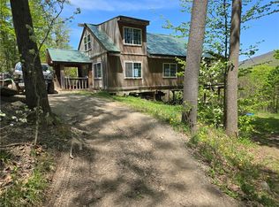 7451 Feather St, Naples, NY 14512