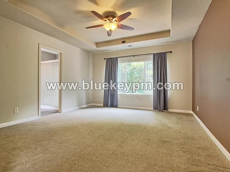 985 SE Tamango St — Photo 10