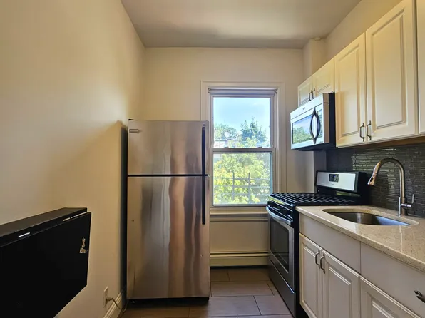 31-18 81st Street image 2 of 11