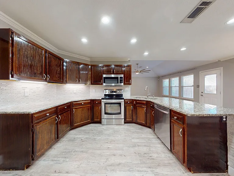 1009 Crimson Cove Dr — Photo 16