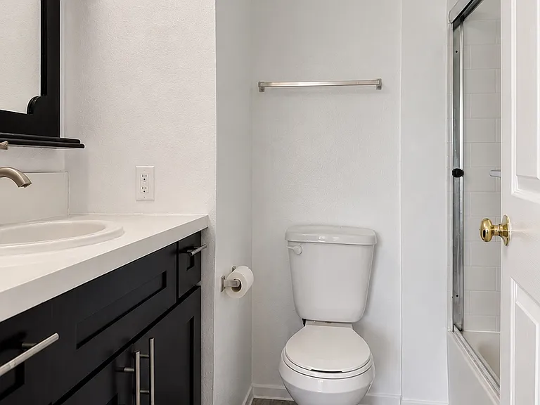 14124 Victory Blvd #102 — Photo 9