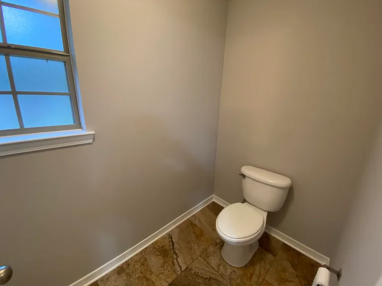 1810 Twin Pine Blvd — Photo 25