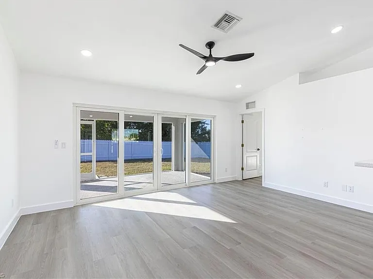 1230 NW 13th Ave — Photo 12