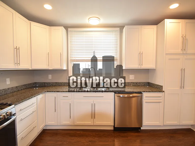 1548 Lexington Ave — Photo 12