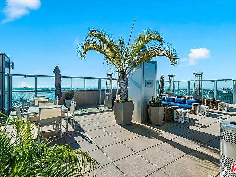 13700 Marina Pointe Dr #327 — Photo 49