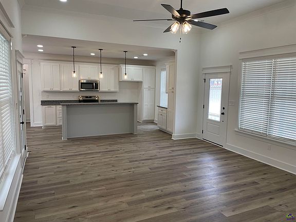 3rd image of 112 Pecan St