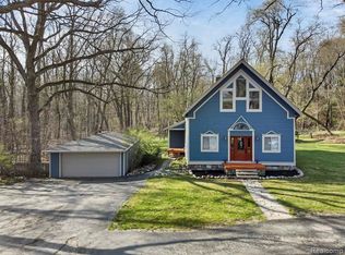 6255 Shappie Rd, Clarkston, MI 48348