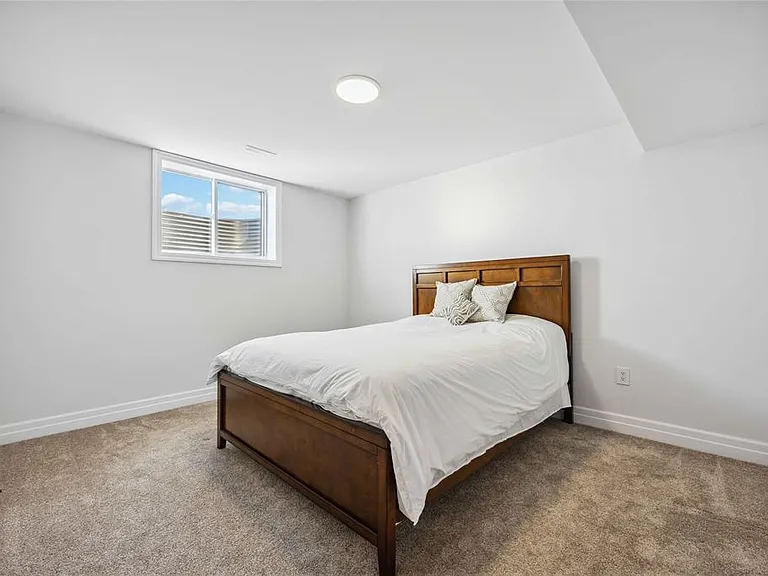 640 Sweetbay Cres — Photo 19