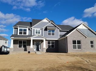 25592 Crystal Crk W, South Lyon, MI 48178