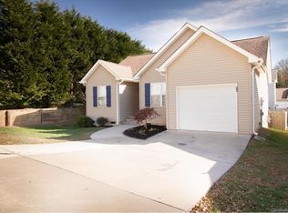 35 Woodcreek Cir, Swannanoa, NC 28778