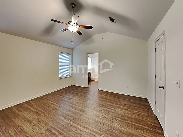 105 Hidden Creek Dr — Photo 9