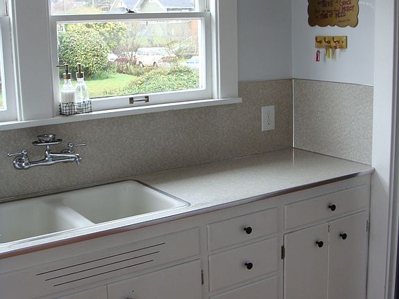 Kitchen w/fir floors