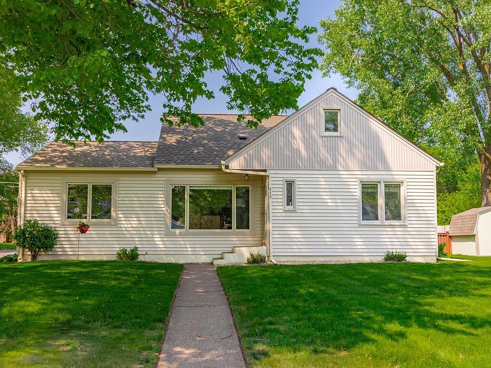 1st image of 889 Lovell Ave W