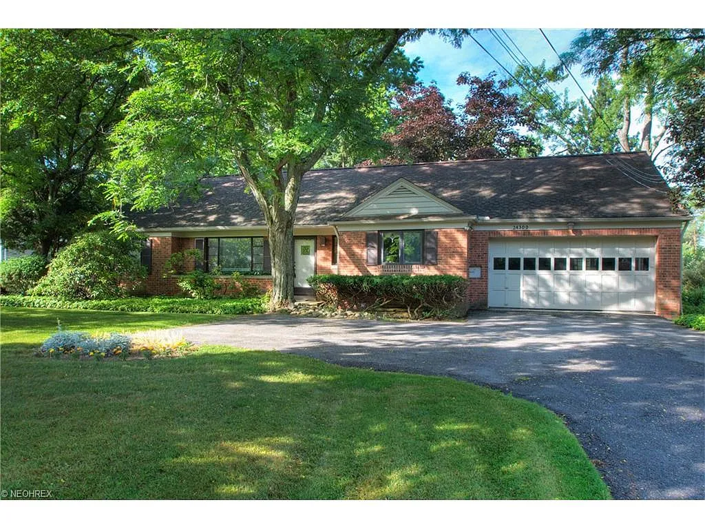 24300 Bryden Rd photo 1