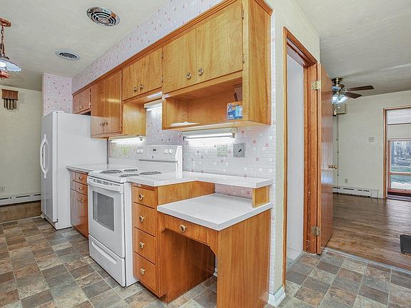 3rd image of 27420 Charles St