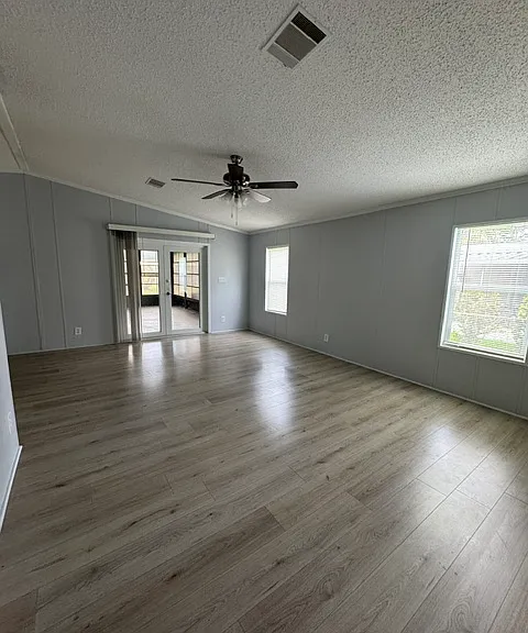 652 Coral Cir — Photo 5