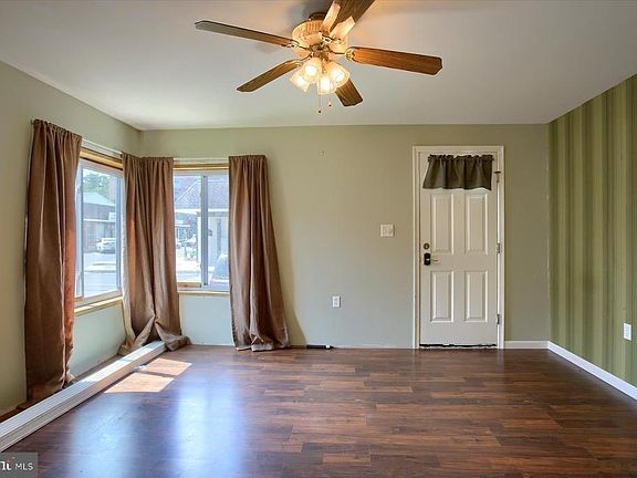 5th image of 103 Brown St