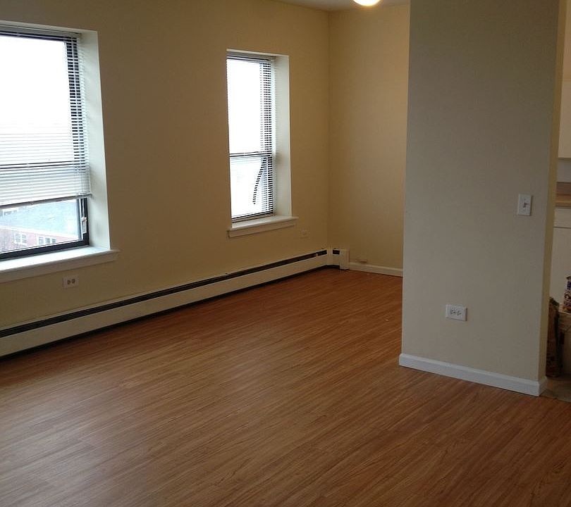 2nd image of 1528 W Morse Ave APT 606