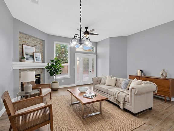 4th image of 3120 Renaissance Loop SE