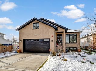 8332 S 78th Ct, Justice, IL 60458