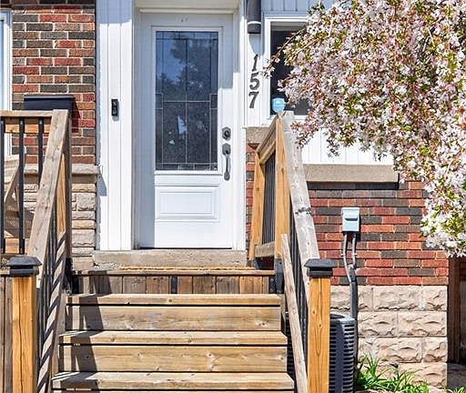 2nd image of 157 Cameron Ave N