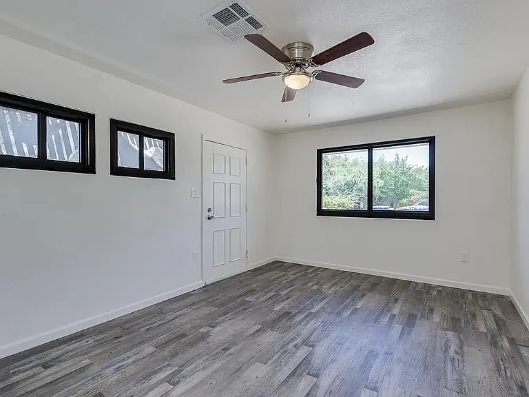 1221 E Henry St — Photo 29