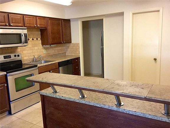 5th image of 819 Tollis Pkwy #7