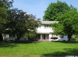 27 Willowview Dr UNIT W, Penfield, NY