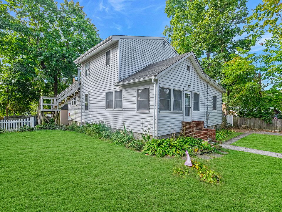 1st image of 16 Laurel Blvd #B