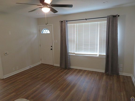 4th image of 301 Oak St