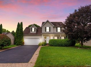 2436 Hickory Circle Dr, Howell, MI