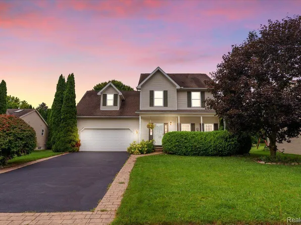 2436 Hickory Circle Dr, Howell, MI 48855