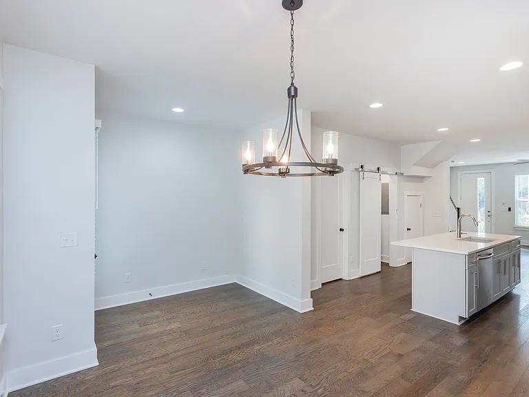 708 Tral St — Photo 12