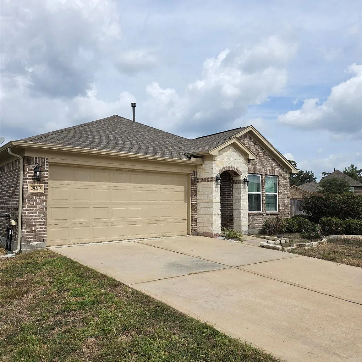 3 bed, 2.0 bath, 1426 sqft, $2,150 — Photo 3