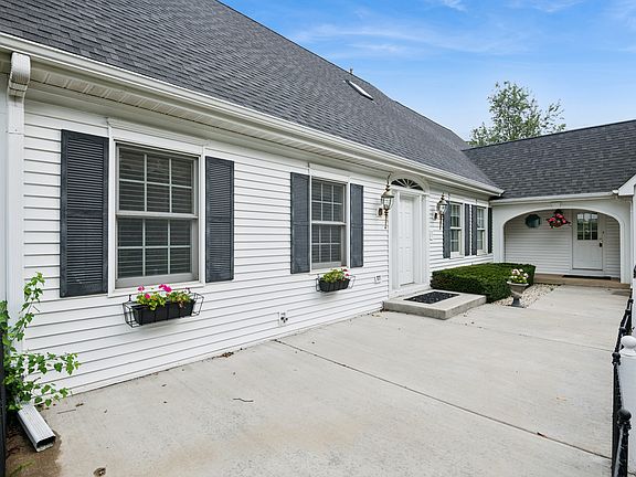 4th image of 27490 W Wilmot Rd