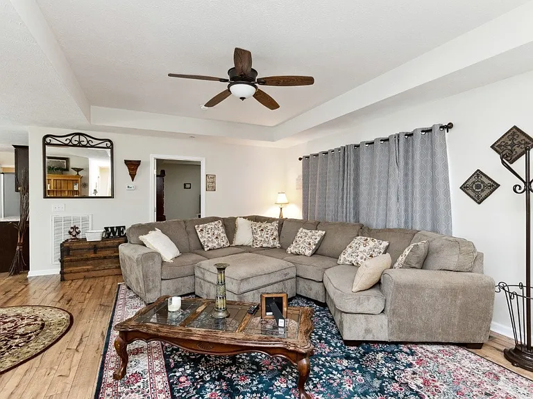 1419 Leaf Ln — Photo 6