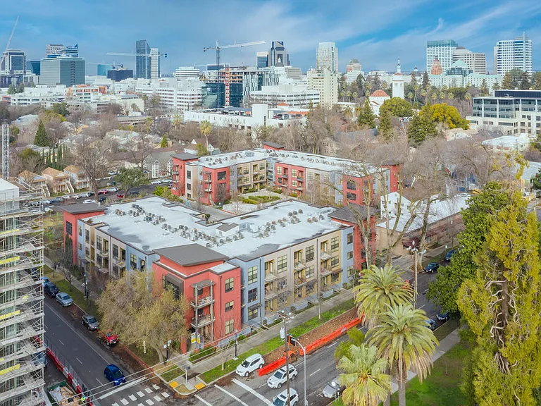 Fremont Mews — Photo 18