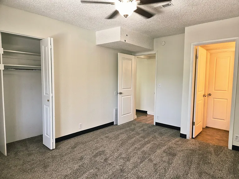 Magnussen Apartments — Photo 32