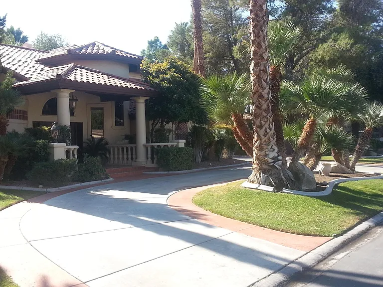2313 Wimbledon Dr — Photo 1