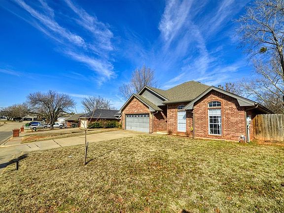 2nd image of 923 Castle Rd