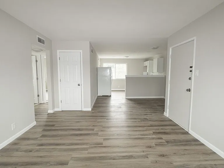 1724 E Broadway — Photo 13
