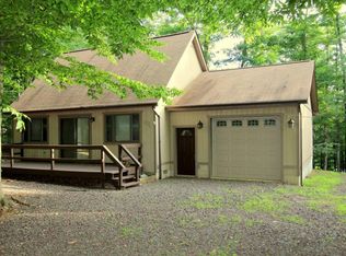 9 Green Valley Cir, Lake Ariel, PA 18436