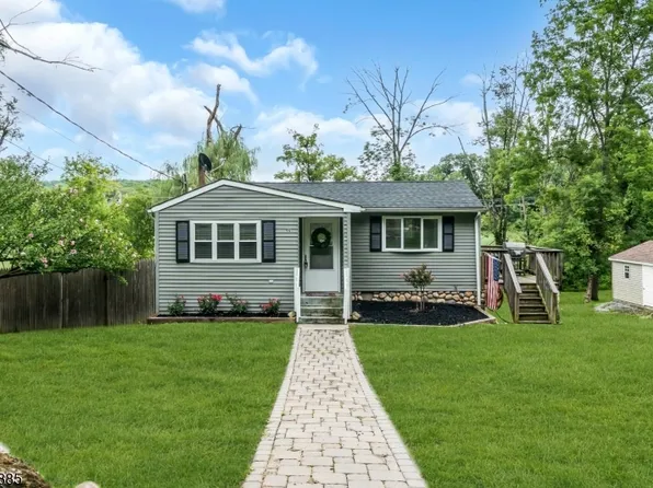 96 Mount View St, Newton Town, NJ 07860